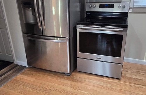 Manassas Park Casa | Cozy Private Room with Full Bathroom, Wi-Fi, and TV!