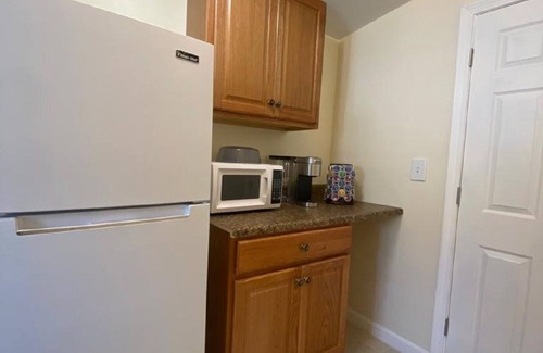 Randolph Apartamento | Cozy Private room with Private Amenities - 12 mins to Mall.