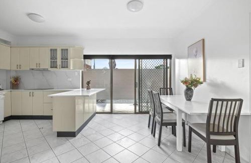 Bankstown Casa | Cozy Private Single Room in Bankstown - Near Transport & Shops - Shared Bathroom