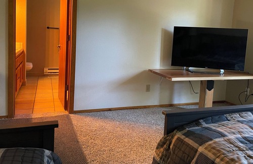 Pollock Pines Apartamento | Cozy Private Studio with Separate Entrance, Ensuite Bathroom, and Kitchenette