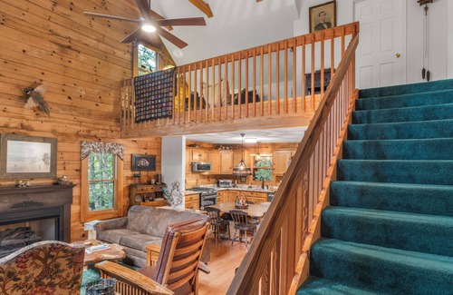 Otto Cabina | Cozy, private, tranquil mountain getaway in Otto NC near babbling creek.