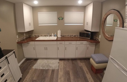 Stuart Cabaña | Cozy, private, tropical cottage studio close to beach, stores, and restaurants.
