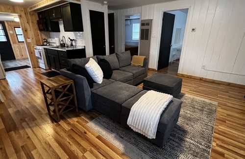 Branch Casa | Cozy Private Lakeside Cottage