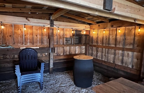 Branch Casa | Cozy Private Lakeside Cottage