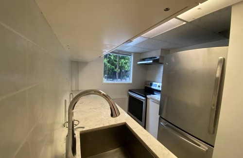 West Vancouver Apartamento | Cozy privet room near cypress sking with sharing bathroom and sharing kitchen