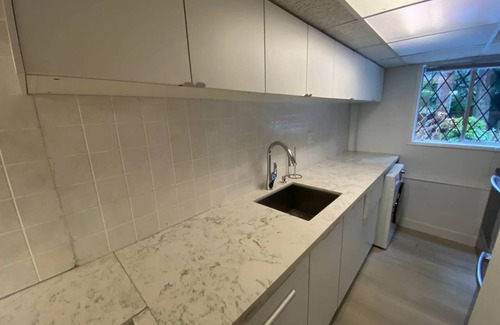 West Vancouver Apartamento | Cozy privet room near cypress sking with sharing bathroom and sharing kitchen