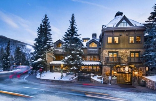 Vail Hotel | Cozy QQ room at Gravity Haus in the heart of Vail Village - walk to ski lifts!