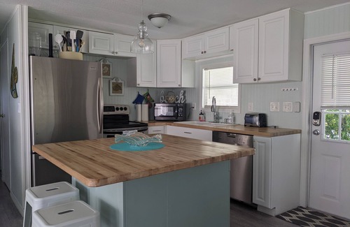 Grove City Casa | Cozy & quaint home just 10 min to beach Enjoy Spa/Hot tub