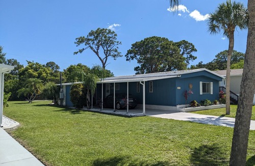 Grove City Casa | Cozy & quaint home just 10 min to beach Enjoy Spa/Hot tub