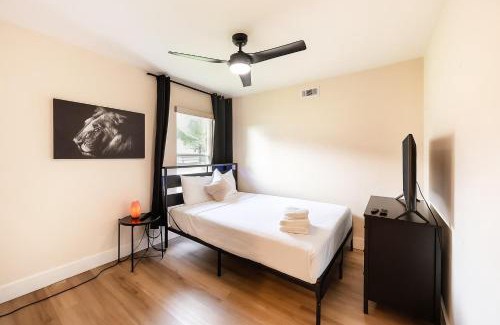 Sunrise Lakes Apartamento | Cozy Queen BR Pool Access Near Disney