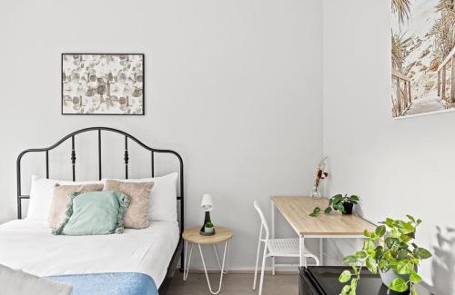Lindfield Casa | Cozy Queen Room - Nearby Transport & Shop - Shared Bathroom