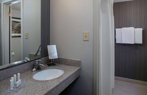 Norcross Hotel | Cozy Queen Stay w/Free Parking & Onsite Swimming Pool! Pet-friendly Property!