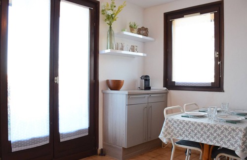 Neuvecelle Apartamento | Apartamento acogedor y tranquilo con terraza, parking e internet en Évian