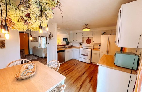 Dowagiac Casa | Cozy Quiet at Mill Pond Cottage