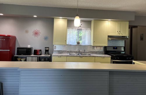 Murdock Cabaña | Cozy, quiet cottage in the country with stocked lake access