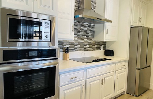 Beverly Green Casa | Cozy quiet home near the the strip