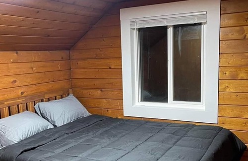 Maplewood Cabaña | Cozy Quiet Maplewood Cottage - 1 minute from golf course