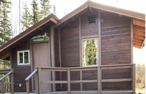 Houston Cabina | Cozy quiet One Bedroom Cabin with short walk to Little Susitna River in Houston.