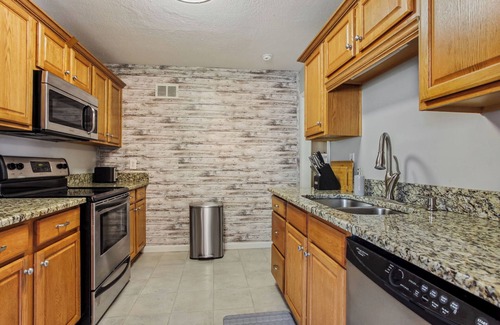 Overland Park Casa | Cozy, quiet retreat in Overland Park - 3 bedrooms
