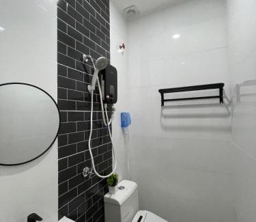 Taman Century Casa | Cozy R7R6 #Room 2pax #1min walk to KSL #Bathroom