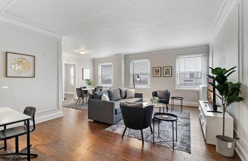 Hyde Park Apartamento | Cozy & Radiant 2BR Apartment - BStone 605