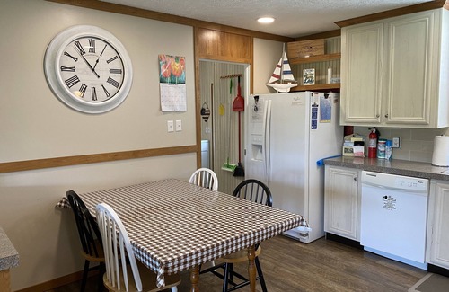 Nancy Casa | Cozy Ranch Home 1 Mile from CUMBERLAND POINT Boat Ramp. Owner Managed Property.