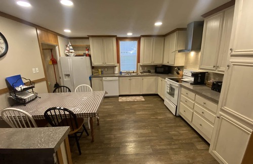 Nancy Casa | Cozy Ranch Home 1 Mile from CUMBERLAND POINT Boat Ramp. Owner Managed Property.