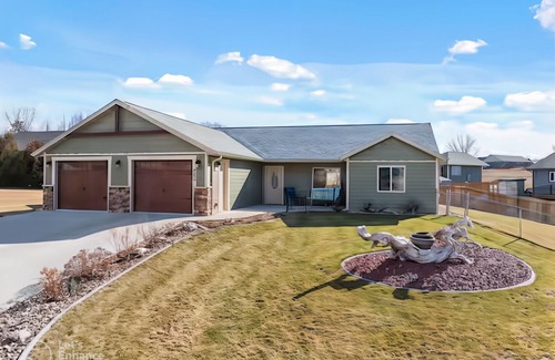 Belle Fourche Casa | Quiet 2BR Hot Tub Fenced Yard