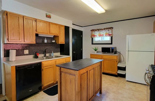 Carthage Casa | Cozy Red 1890 Home. Close to Watertown & Fort Drum.