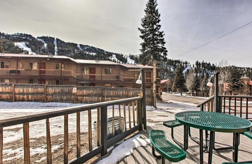 Red River Apartamento | Cozy Red River Condo - Walk to Chair Lift!