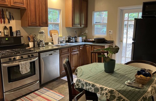 Monte Rio Casa | Cozy redwood getaway, pet-friendly, walk to town