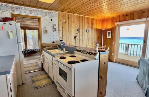 Beaver Island Casa | Cozy Relaxing Beaver Island Cottage – Waterfront, Beach Access, & WiFi
