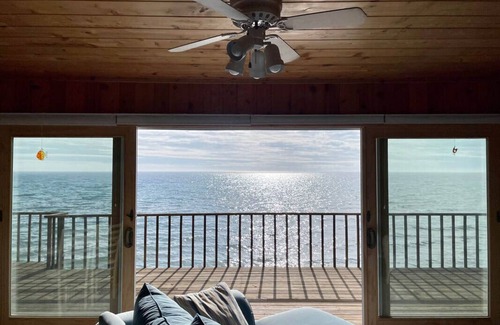 Beaver Island Casa | Cozy Relaxing Beaver Island Cottage – Waterfront, Beach Access, & WiFi