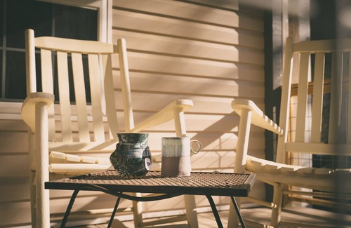 Brevard Casa | Cozy Relaxing Escape w/ Fire Pit - Dog Friendly - 7 minutes to Downtown Brevard