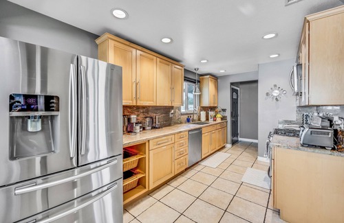 Garden Grove Casa | Cozy & Relaxing Getaway Home 5 mins to Disneyland