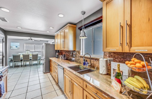 Garden Grove Casa | Cozy & Relaxing Getaway Home 5 mins to Disneyland