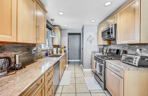 Garden Grove Casa | Cozy & Relaxing Getaway Home 5 mins to Disneyland