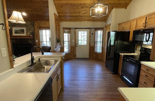 Todd Cabina | Cozy, Relaxing High Country Cabin w/Fireplace & 2 kayaks!