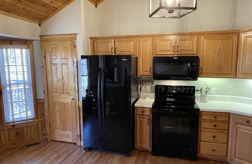 Todd Cabina | Cozy, Relaxing High Country Cabin w/Fireplace & 2 kayaks!