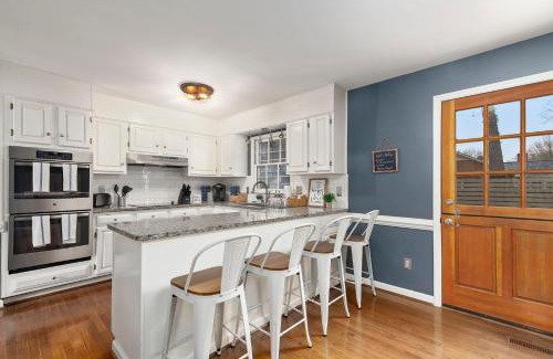 Carriage Hills Casa | Cozy & Relaxing Home, Hot Tub, Fire Pit, Deck