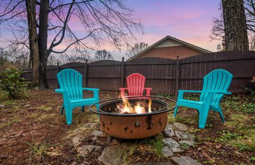 Carriage Hills Casa | Cozy & Relaxing Home, Hot Tub, Fire Pit, Deck