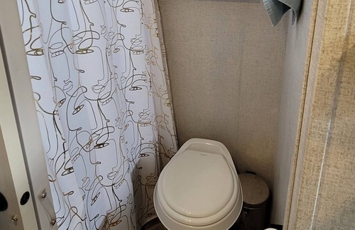 Goose Creek Casa | Cozy relaxing RV/Camper Goose Creek