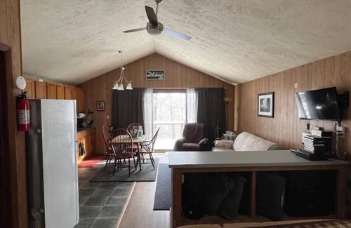 Russell Cabina | Cozy relaxing studio cabin # 7 , at Deep Woods Cabins