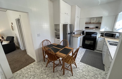 Des Moines Apartamento | Cozy remodeled 1 bedroom near Drake U and downtown