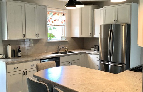 Ashland Casa | Cozy remodeled cottage in heart of Ashland/Chequamegon Bay/Lake Superior