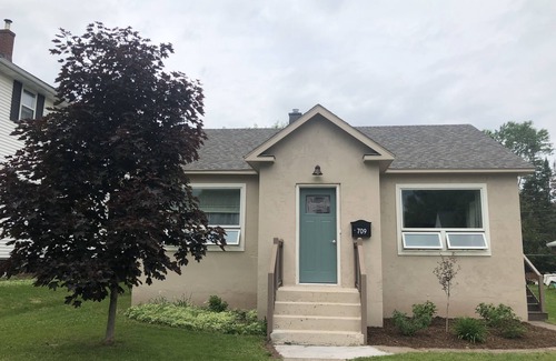 Ashland Casa | Cozy remodeled cottage in heart of Ashland/Chequamegon Bay/Lake Superior