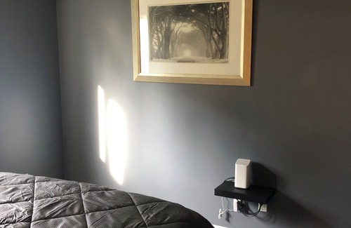 Hinton Casa | Cozy remodeled home. 1 min walk to all amenities. Pet friendly.