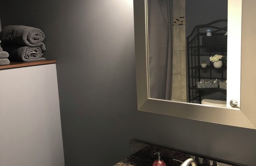 Hinton Casa | Cozy remodeled home. 1 min walk to all amenities. Pet friendly.