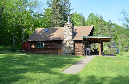 Scio Cabina | Cozy, remote cabin situated on 250+ acres.