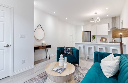 Riverside Apartamento | Cozy Renovated 2 Bed 2 Bath Min to Beach, Shops & Restaurants Pet Friendly!